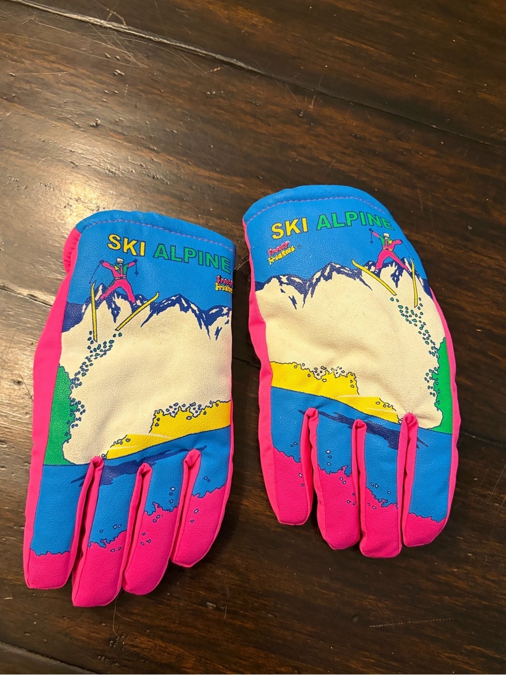 Freezy Freakies "Ski Alpine" gloves featuring a 1980s neon design med (8-10)